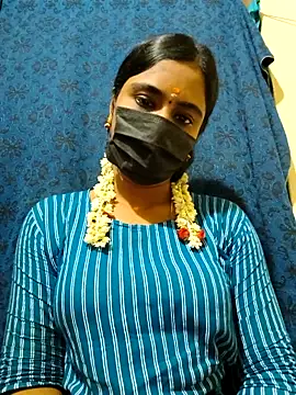 Snapshot of mini-queen chatting on 11/17/25, 04:13 mini-queen online show from 11/17/25, 04:13