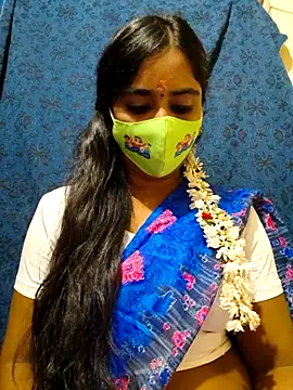 Snapshot of mini-queen chatting on 11/21/25, 03:33 mini-queen online show from 11/21/25, 03:33