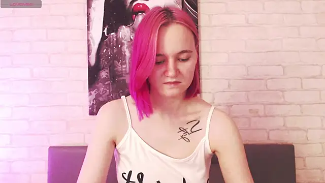 Snapshot of Ericha_Stone chatting on 09/19/25, 02:35 Ericha Stone online show from 09/19/25, 02:35