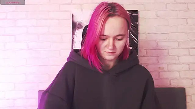 Snapshot of Ericha_Stone chatting on 09/27/25, 01:32 Ericha Stone online show from 09/27/25, 01:32