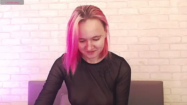 Snapshot of Ericha_Stone chatting on 10/31/25, 01:28 Ericha Stone online show from 10/31/25, 01:28