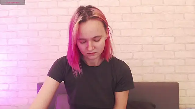 Snapshot of Ericha_Stone chatting on 11/04/25, 01:27 Ericha Stone online show from 11/04/25, 01:27