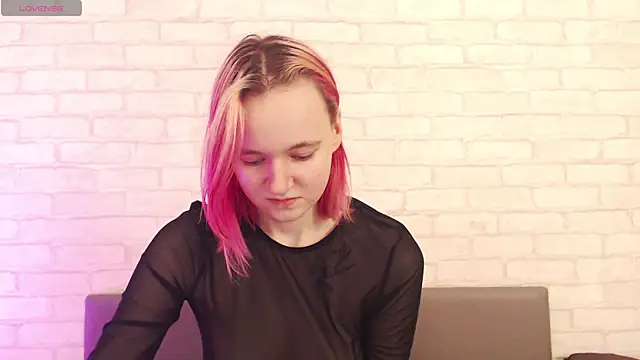 Snapshot of Ericha_Stone chatting on 11/11/25, 01:27 Ericha Stone online show from 11/11/25, 01:27