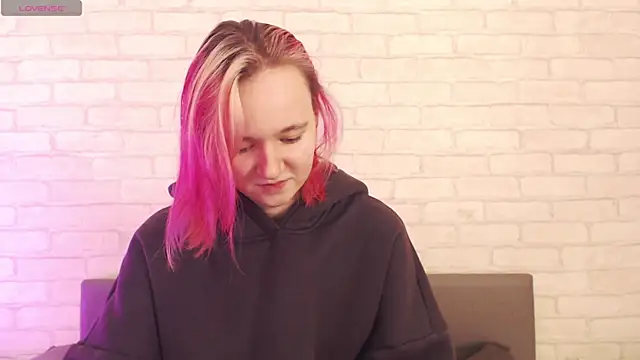 Snapshot of Ericha_Stone chatting on 11/13/25, 08:13 Ericha Stone online show from 11/13/25, 08:13