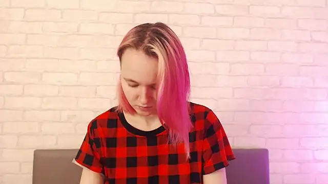 Snapshot of Ericha_Stone chatting on 11/18/25, 08:08 Ericha Stone online show from 11/18/25, 08:08