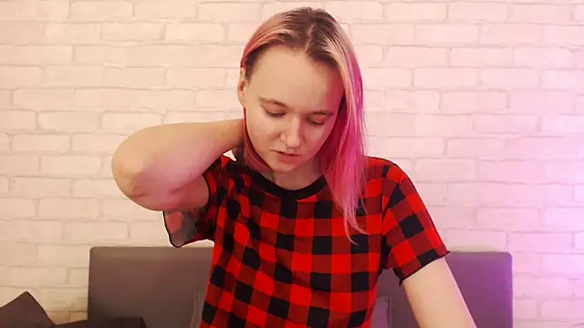 Snapshot of Ericha_Stone chatting on 11/19/25, 01:16 Ericha Stone online show from 11/19/25, 01:16