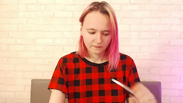 Snapshot of Ericha_Stone chatting on 11/20/25, 01:39 Ericha Stone online show from 11/20/25, 01:39