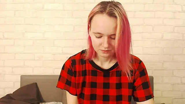 Snapshot of Ericha_Stone chatting on 11/21/25, 01:26 Ericha Stone online show from 11/21/25, 01:26