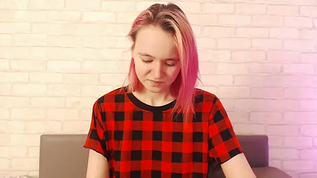 Snapshot of Ericha_Stone chatting on 11/23/25, 01:49 Ericha Stone online show from 11/23/25, 01:49