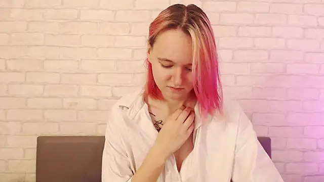 Snapshot of Ericha_Stone chatting on 11/28/25, 01:19 Ericha Stone online show from 11/28/25, 01:19