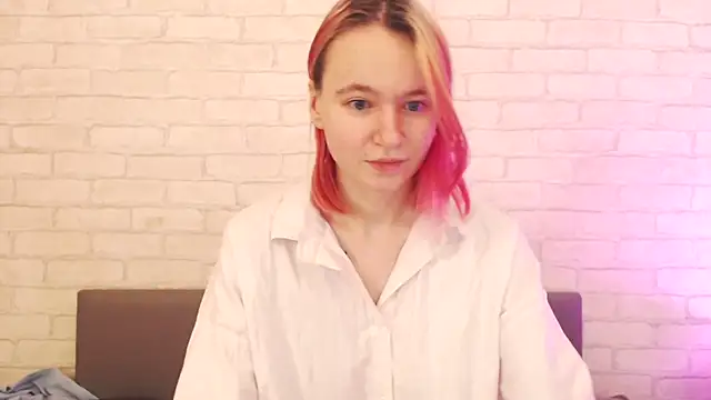 Snapshot of Ericha_Stone chatting on 12/01/25, 01:43 Ericha Stone online show from 12/01/25, 01:43