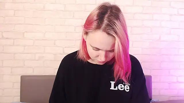 Snapshot of Ericha_Stone chatting on 12/05/25, 01:47 Ericha Stone online show from 12/05/25, 01:47