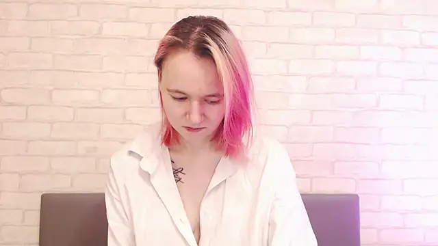 Snapshot of Ericha_Stone chatting on 12/14/25, 01:55 Ericha Stone online show from 12/14/25, 01:55