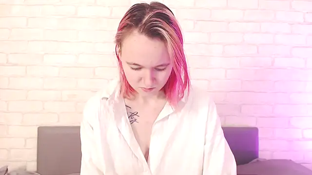 Snapshot of Ericha_Stone chatting on 12/16/25, 01:32 Ericha Stone online show from 12/16/25, 01:32