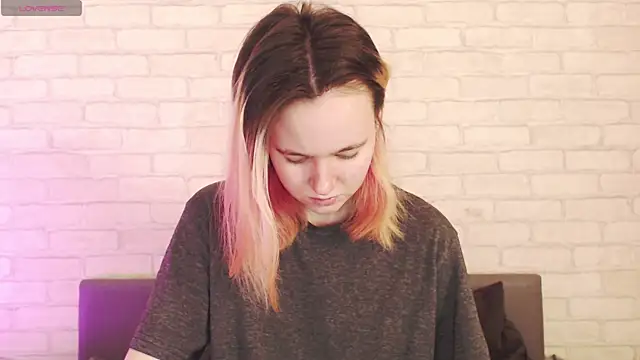 Ericha Stone online show from 04/10/26, 01:33