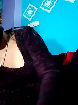 Pahadi couple online show from 12/21/25, 05:53