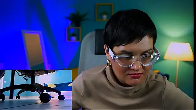 LauraDavidsons online show from 11/30/25, 04:11