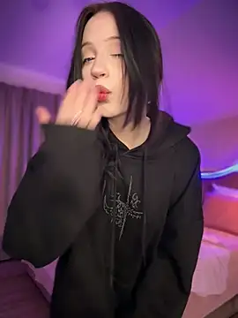 YourLittleDevil online show from 04/21/26, 01:17