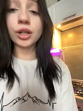 YourLittleDevil online show from 04/23/26, 12:29