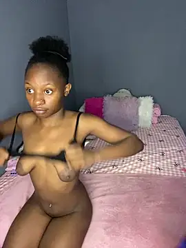 SexyPetitex25 online show from 12/19/25, 05:47