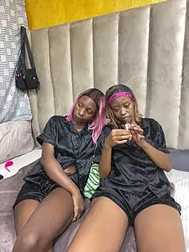 SexyPetitex25 online show from 03/29/26, 07:47