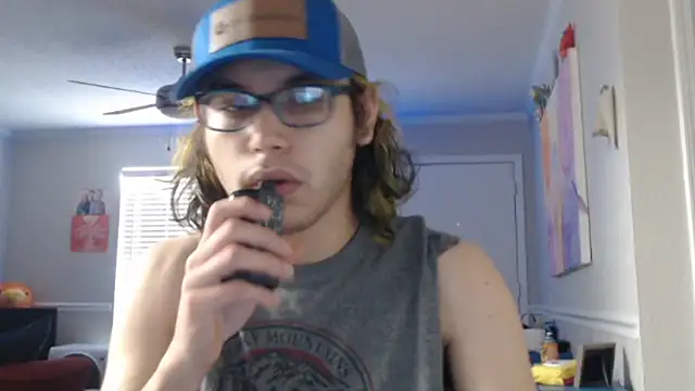 Snapshot of zacthefeetguy chatting on 12/20/25, 02:46 zacthefeetguy online show from 12/20/25, 02:46