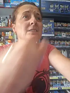 Snapshot of Fluturas2 chatting on 09/08/25, 03:33 Fluturas2 online show from 09/08/25, 03:33