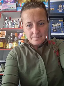 Snapshot of Fluturas2 chatting on 09/10/25, 06:02 Fluturas2 online show from 09/10/25, 06:02