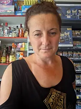 Snapshot of Fluturas2 chatting on 09/11/25, 09:20 Fluturas2 online show from 09/11/25, 09:20