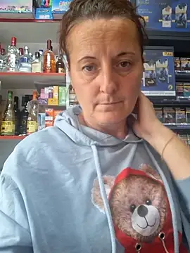 Snapshot of Fluturas2 chatting on 09/13/25, 03:23 Fluturas2 online show from 09/13/25, 03:23