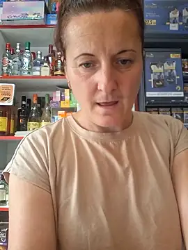 Snapshot of Fluturas2 chatting on 09/16/25, 02:18 Fluturas2 online show from 09/16/25, 02:18