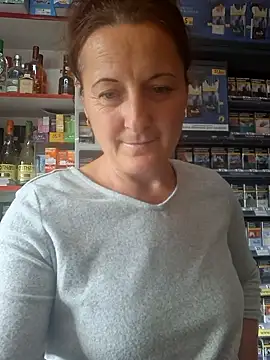 Snapshot of Fluturas2 chatting on 09/17/25, 01:57 Fluturas2 online show from 09/17/25, 01:57