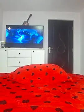 Snapshot of Fluturas2 chatting on 09/20/25, 10:33 Fluturas2 online show from 09/20/25, 10:33