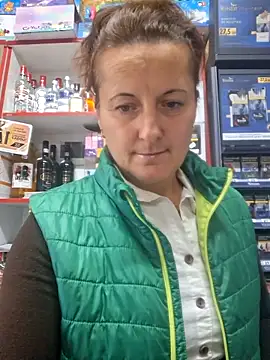 Snapshot of Fluturas2 chatting on 09/25/25, 06:17 Fluturas2 online show from 09/25/25, 06:17