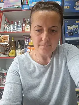 Snapshot of Fluturas2 chatting on 09/29/25, 12:43 Fluturas2 online show from 09/29/25, 12:43