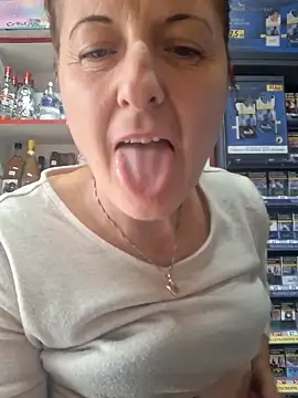 Snapshot of Fluturas2 chatting on 09/30/25, 11:26 Fluturas2 online show from 09/30/25, 11:26