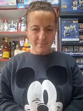 Snapshot of Fluturas2 chatting on 10/01/25, 01:17 Fluturas2 online show from 10/01/25, 01:17