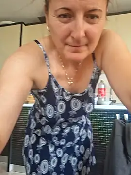 Snapshot of Fluturas2 chatting on 10/12/25, 12:37 Fluturas2 online show from 10/12/25, 12:37