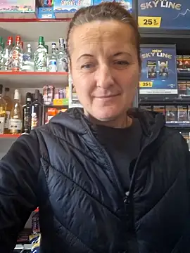 Snapshot of Fluturas2 chatting on 10/22/25, 08:25 Fluturas2 online show from 10/22/25, 08:25