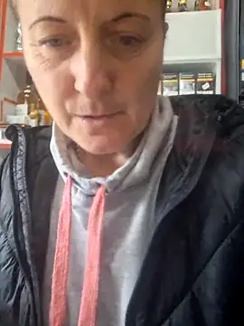 Snapshot of Fluturas2 chatting on 10/23/25, 08:57 Fluturas2 online show from 10/23/25, 08:57