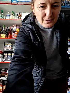 Snapshot of Fluturas2 chatting on 11/04/25, 10:47 Fluturas2 online show from 11/04/25, 10:47