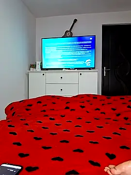 Snapshot of Fluturas2 chatting on 11/04/25, 10:53 Fluturas2 online show from 11/04/25, 10:53