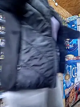 Snapshot of Fluturas2 chatting on 11/05/25, 10:59 Fluturas2 online show from 11/05/25, 10:59