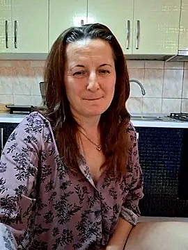 Snapshot of Fluturas2 chatting on 11/14/25, 08:02 Fluturas2 online show from 11/14/25, 08:02