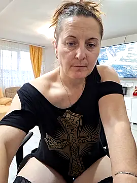 Snapshot of Fluturas2 chatting on 12/01/25, 01:16 Fluturas2 online show from 12/01/25, 01:16