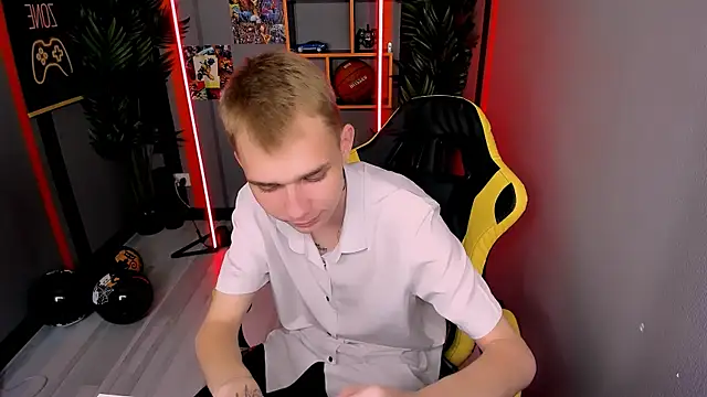 Snapshot of TimBlaks chatting on 11/05/25, 09:48 TimBlaks online show from 11/05/25, 09:48