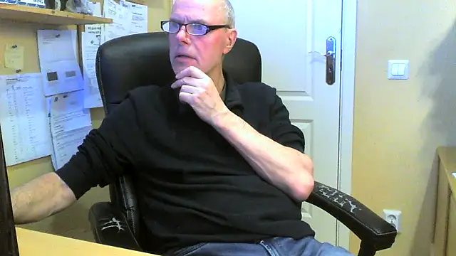 Snapshot of Klipparn chatting on 02/05/26, 02:33 Klipparn online show from 02/05/26, 02:33