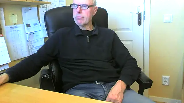 Snapshot of Klipparn chatting on 02/23/26, 08:44 Klipparn online show from 02/23/26, 08:44