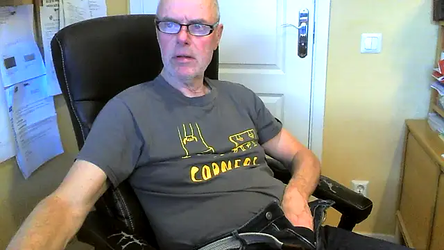 Snapshot of Klipparn chatting on 03/02/26, 03:19 Klipparn online show from 03/02/26, 03:19