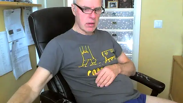 Snapshot of Klipparn chatting on 03/04/26, 07:25 Klipparn online show from 03/04/26, 07:25